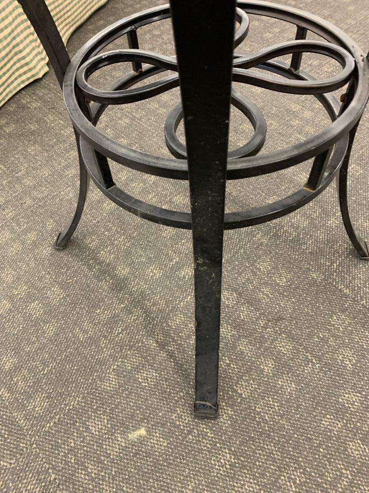 METAL FLOWER TABLE W/GLASS CIRCLE TOP.