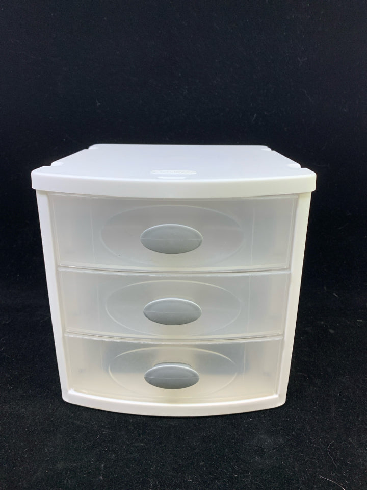 SMALL 3 DRAWER PLASTIC STORAGE.
