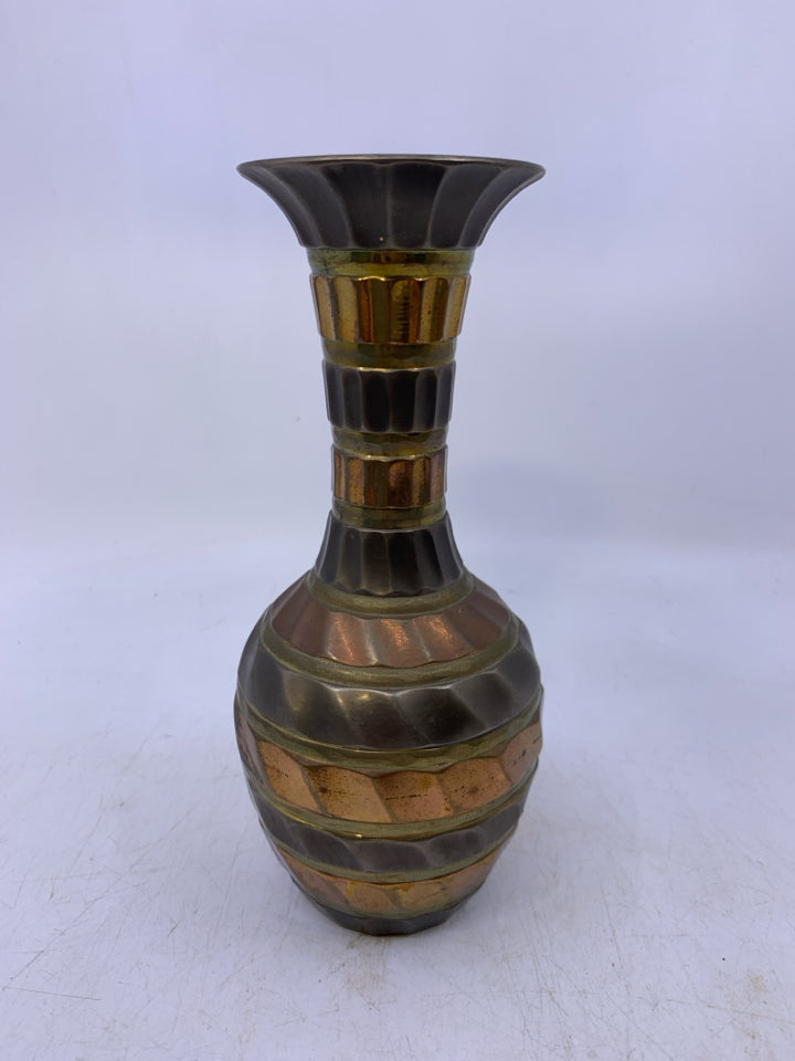 MULTI TONED METALS RIBBED FLARED NECK VASE.