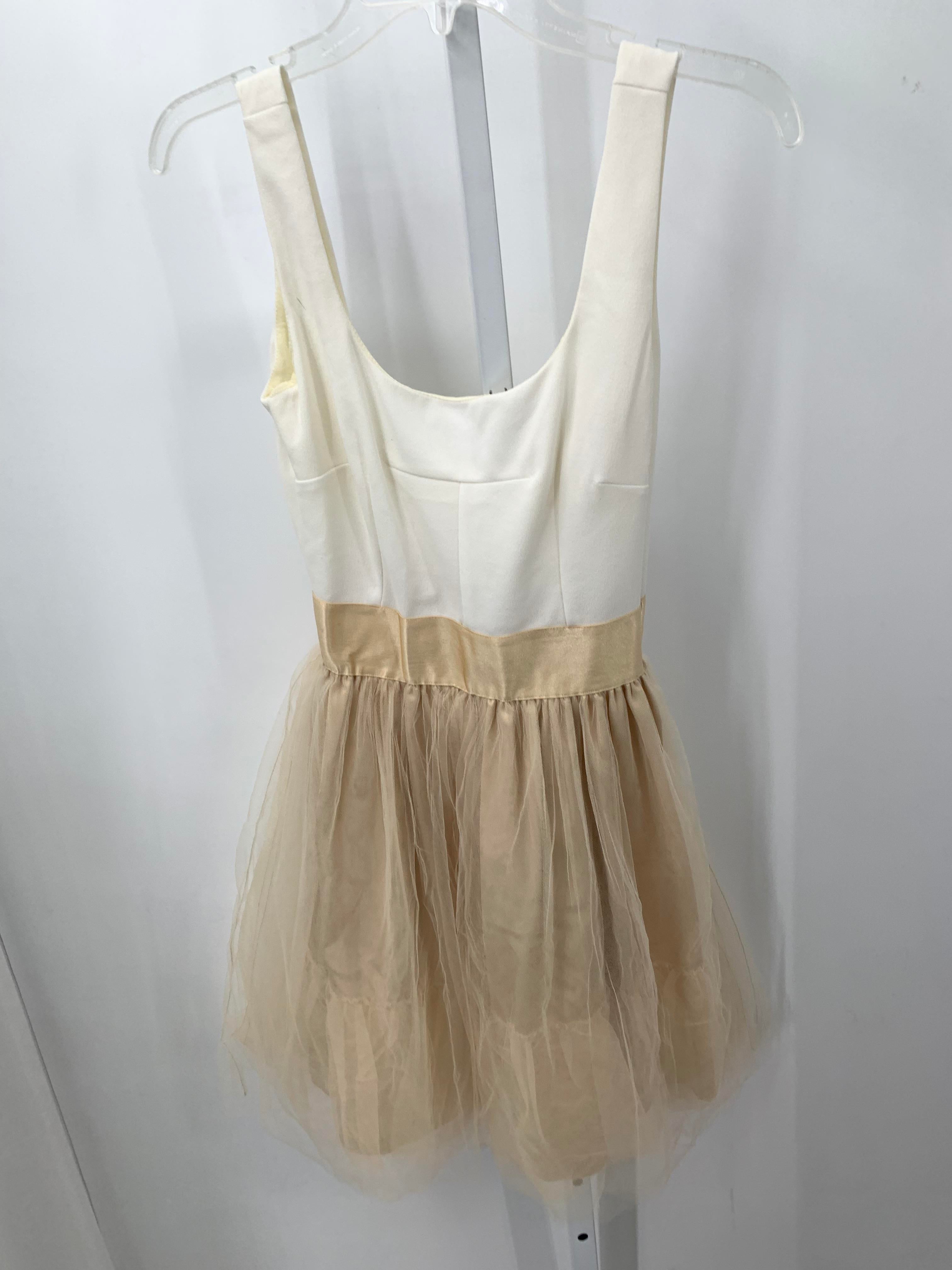 Size Medium Juniors Sleeveless Dress