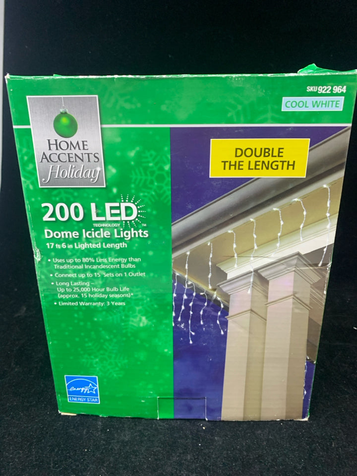NIB DOME ICICLE LIGHTS 200 LED.