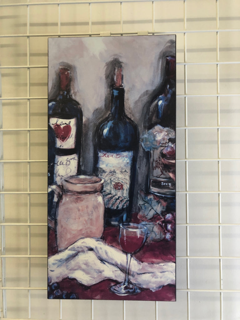 WINE BOTTLE PRINT ON WOOD WALL HANGING.