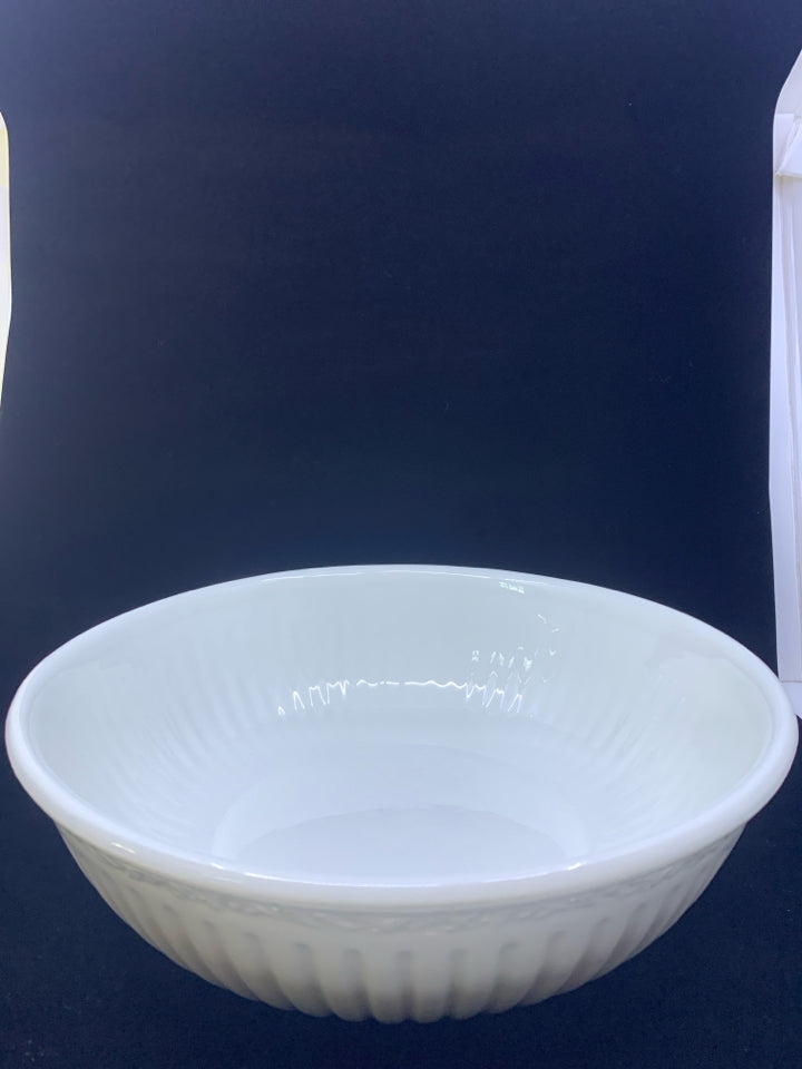 MIKASA CREAM RIBBED SERVING BOWL.