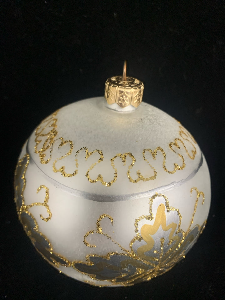 WHITE/SILVER BULB ORNAMENT W GOLD ACCENTS.