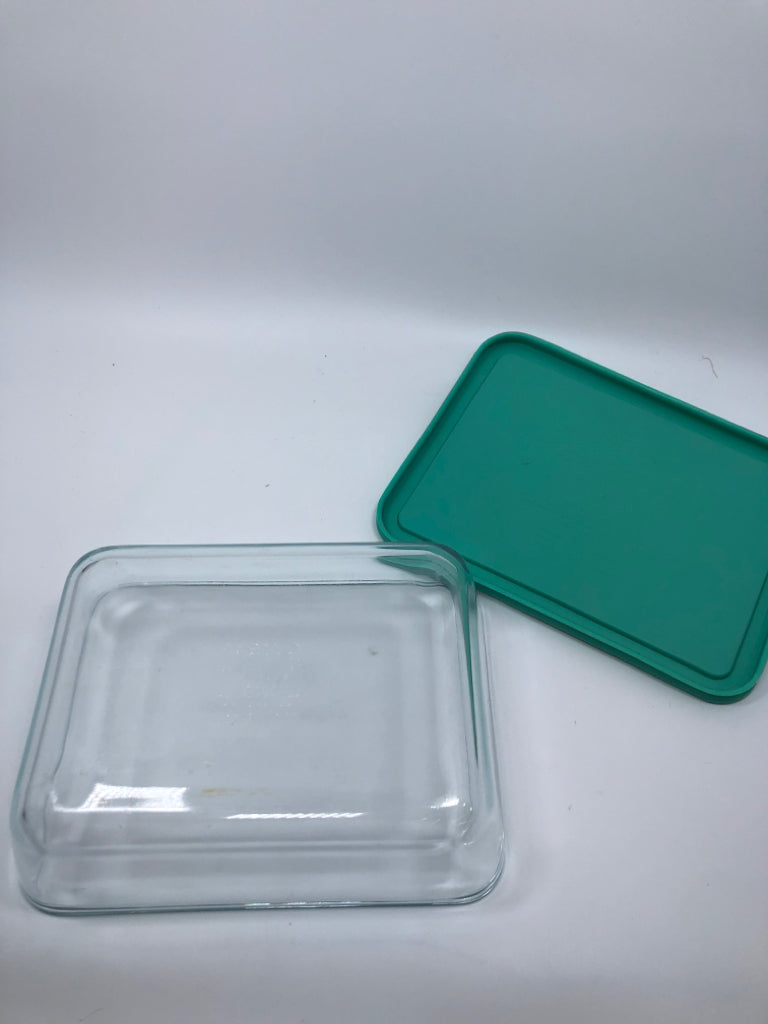 TEAL COVERED PYREX STORAGE DISH.
