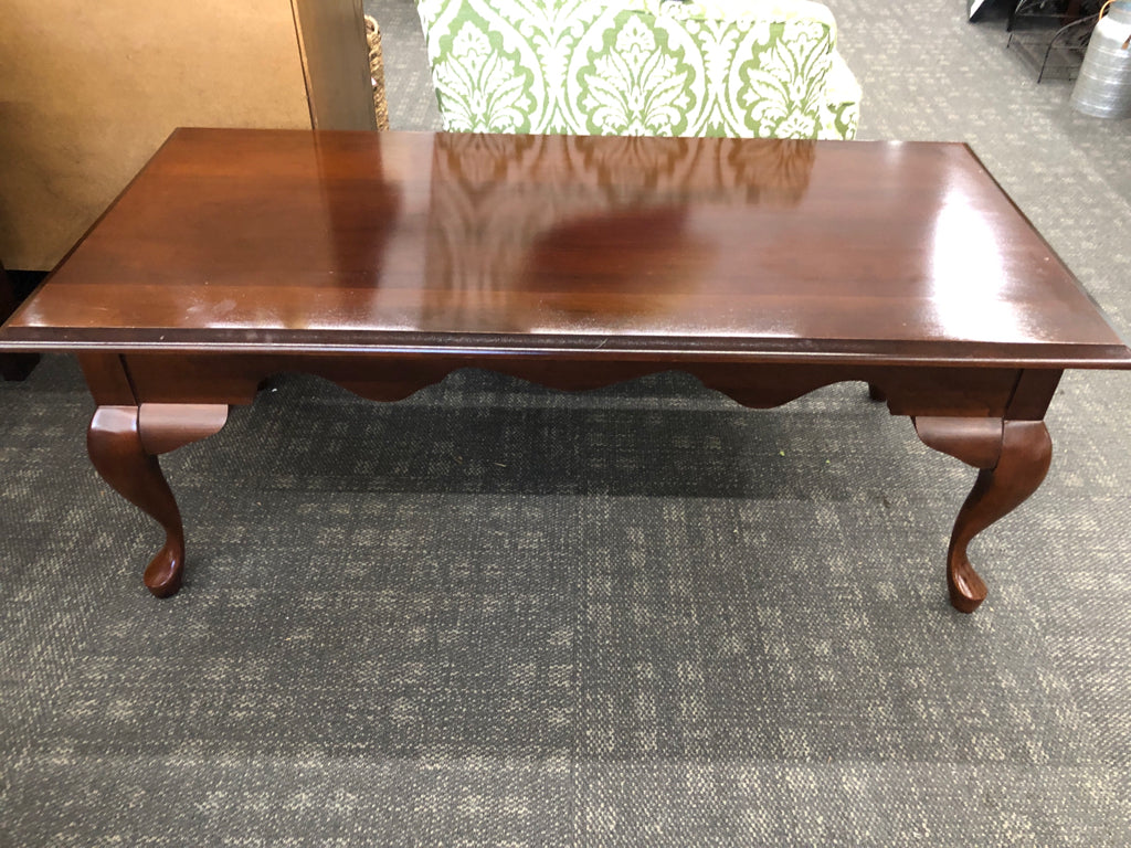 DARK WOOD COFFEE TABLE.