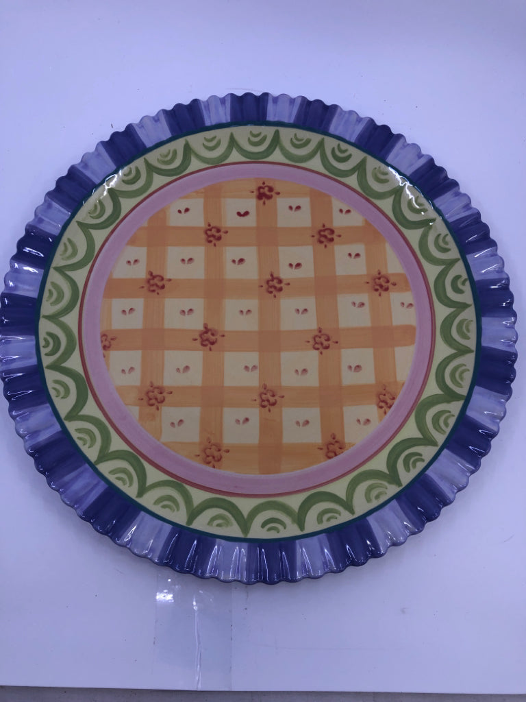 ROUND RUFFLED EDGE PASTEL SERVING PLATE.