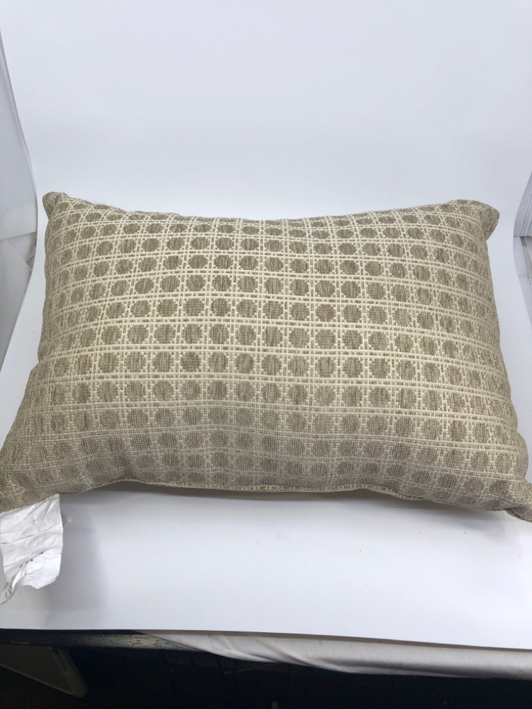 GREY RECTANGLE PILLOW.