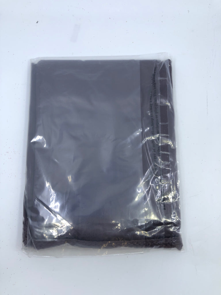 NIP PLUM VALANCE.
