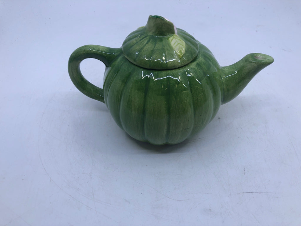 GREEN ROSE EMBOSSED TEAPOT.