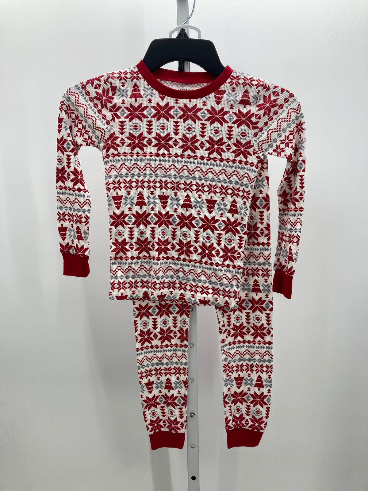 RED GREY SNOW FLAKES PATTERN