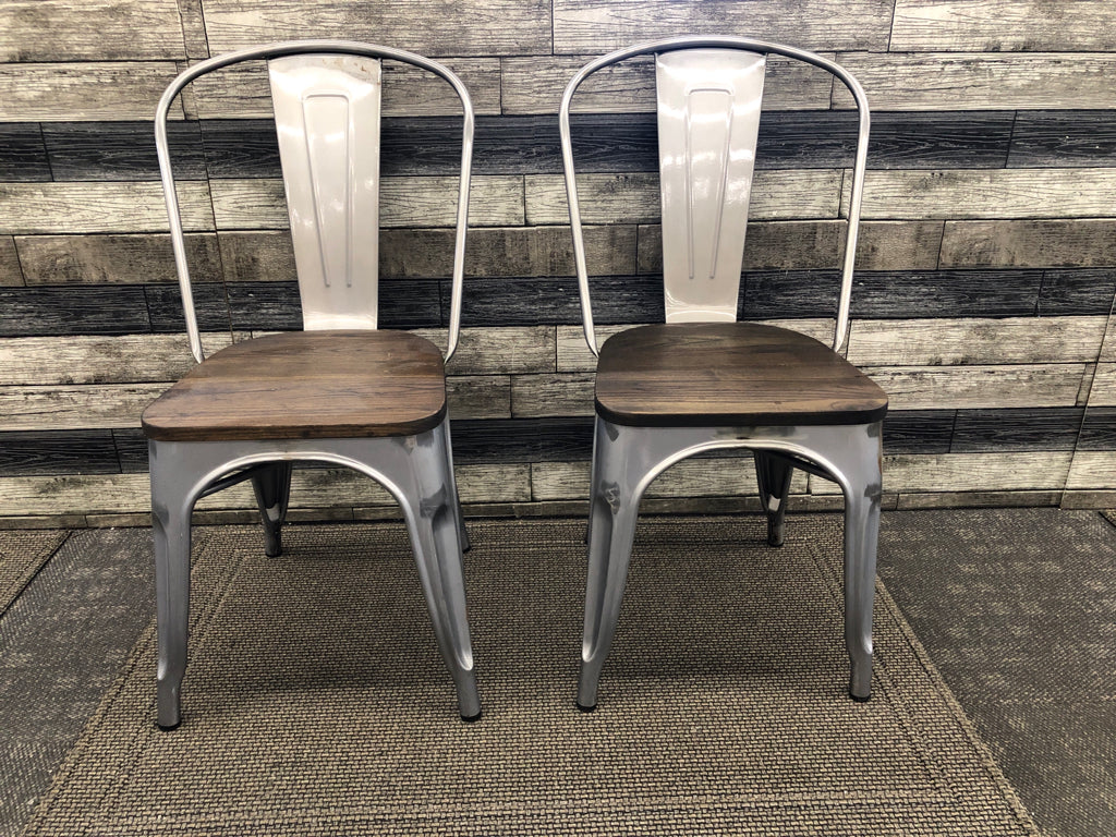 2 SILVER METAL CHAIRS W WOOD TOP SEAT.