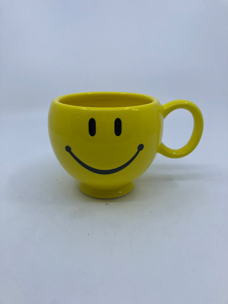 YELLOW SMILEY MUG.