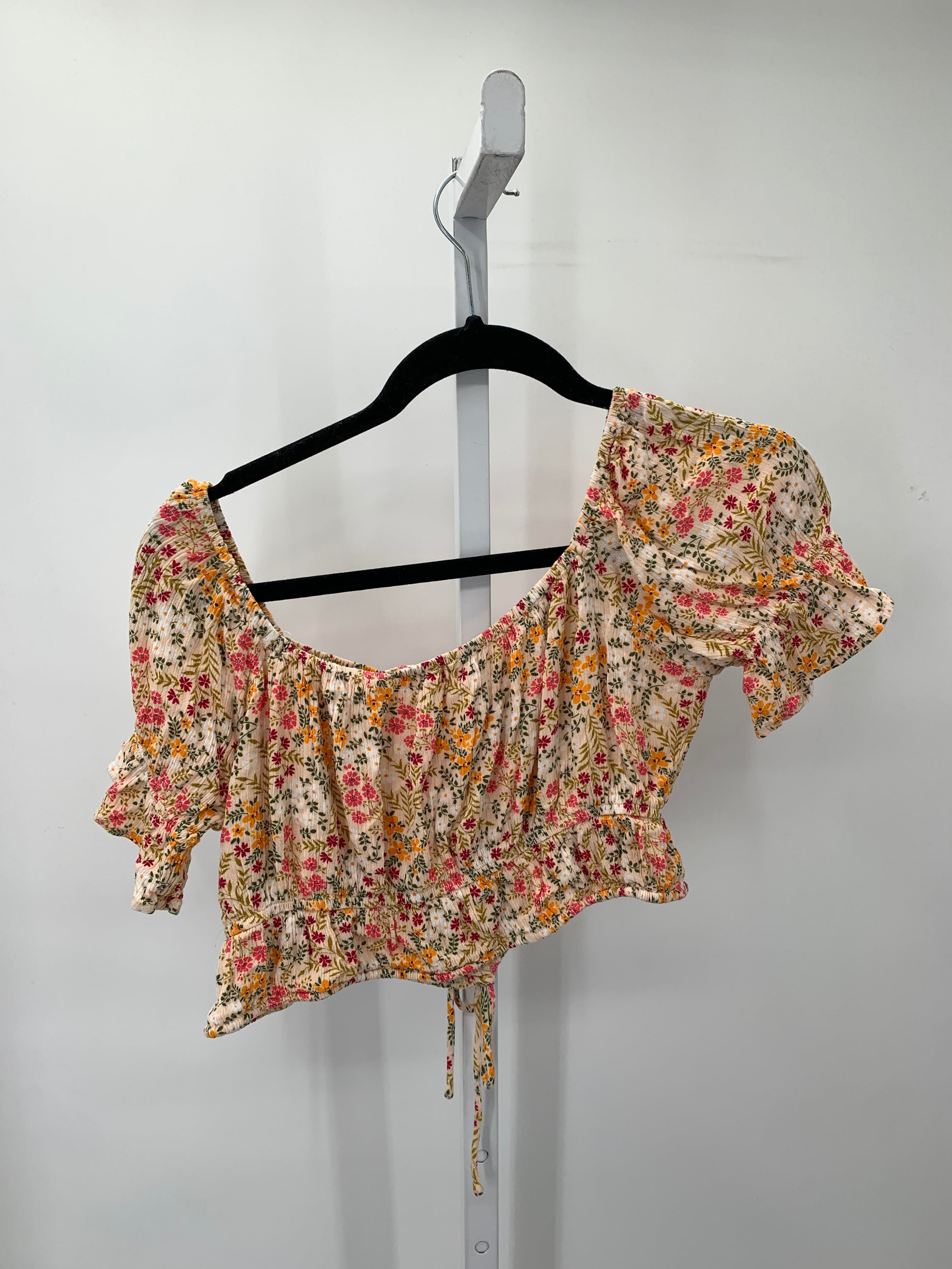 Size Medium Juniors Short Sleeve Shirt