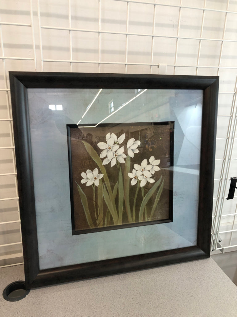 CAROL ROBINSON WHITE FLORALS W/BLUE BORDER.