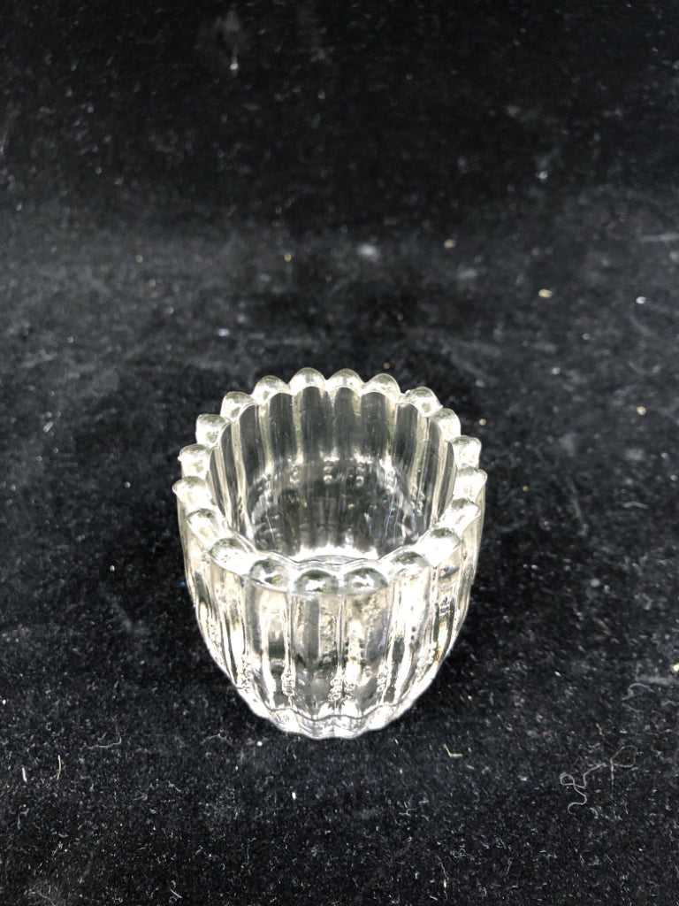 VTG CLEAR RIBBED GLASS TOOTHPICK HOLDER.