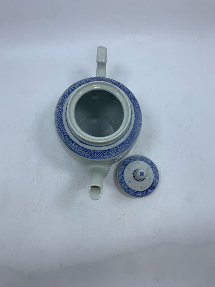 BLUE/WHITE ASIAN TEAPOT.