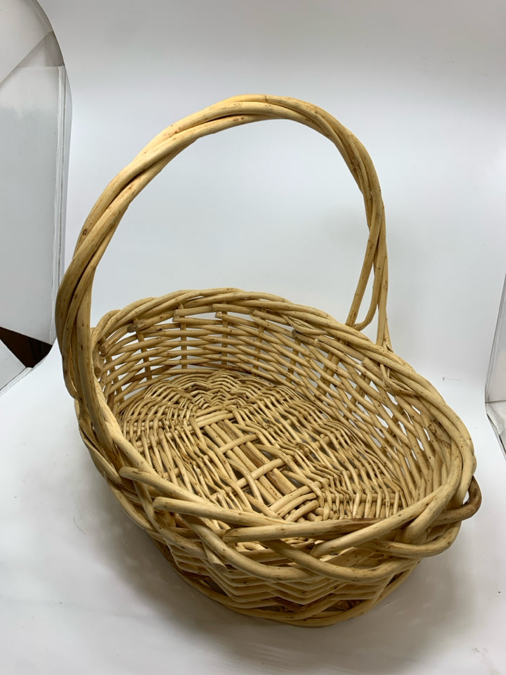 OVAL WICKER BASKET W/LARGE HANDLE.