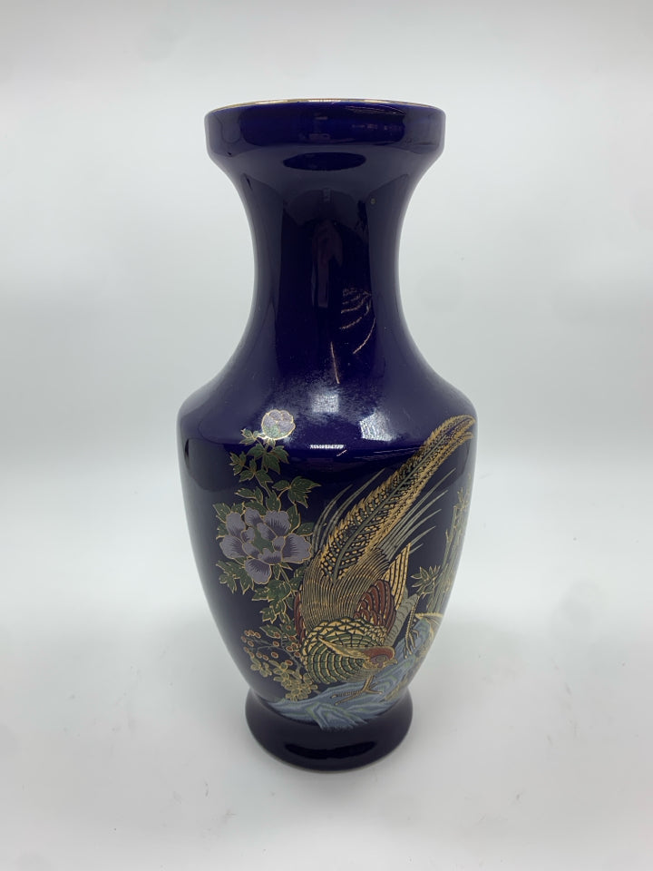 BIRD PAINTED COBALT BLUE PORCELAIN VASE.