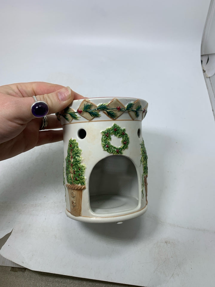 YANKEE CANDLE TART WARMER W/ HOLIDAY BUSHES.