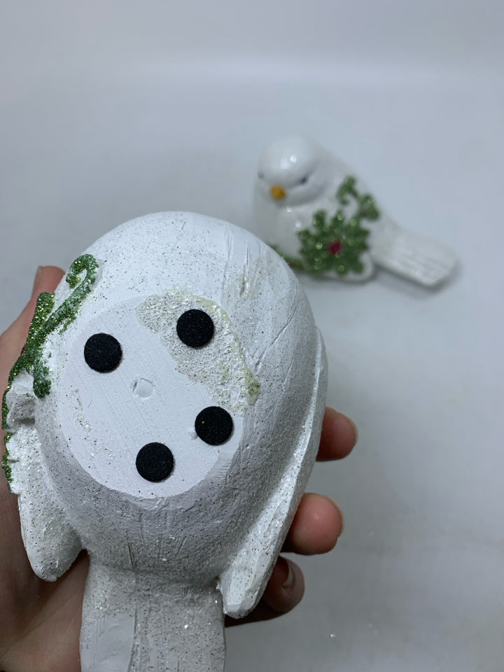2 WHITE SPARKLE CHICKADEES W/ EMBOSSED HOLLY.