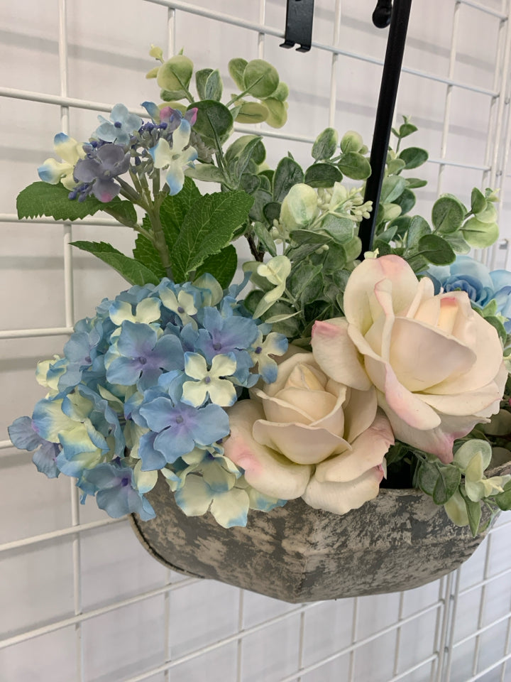 UMBRELLA SHAPED WALL BOUQUET.