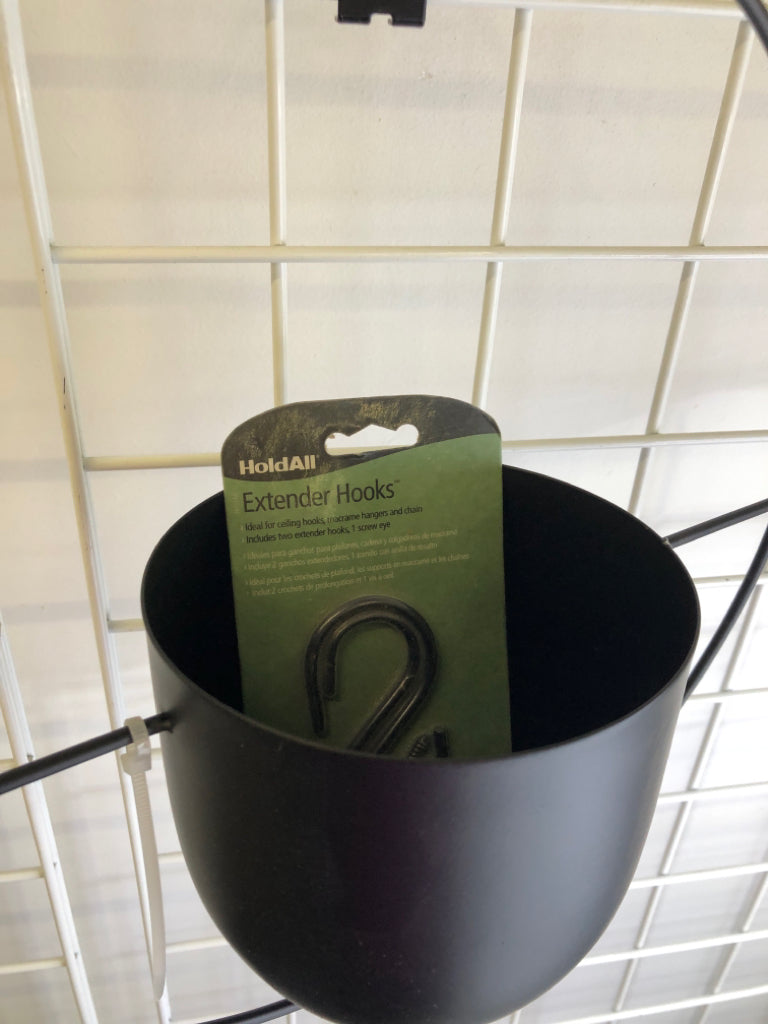 ROUND METAL PLANTER WALL HANGING W/HOOKS.