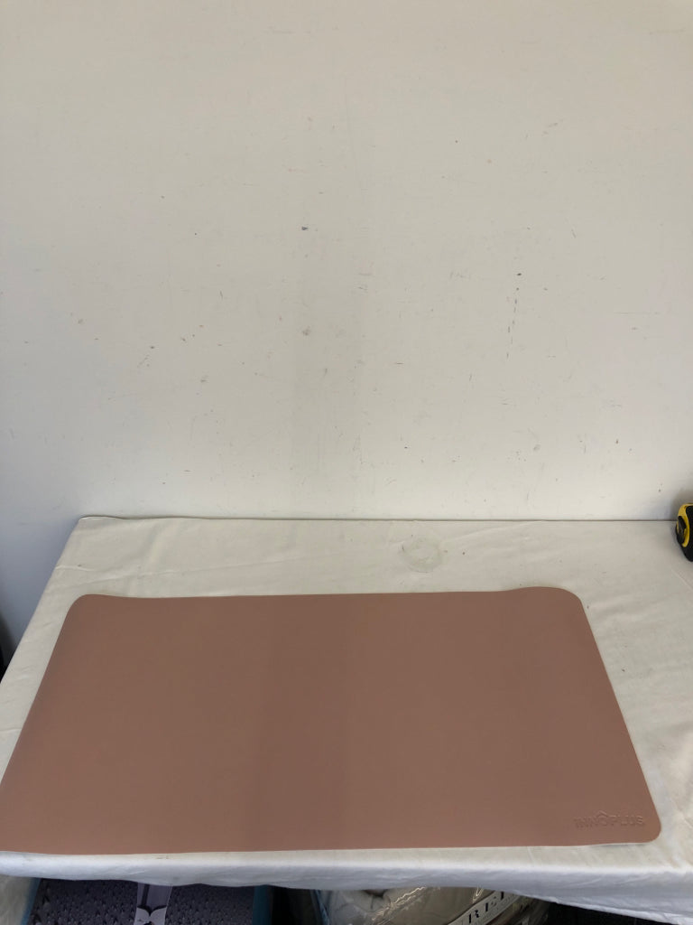 PALE PINK DESK MAT-INNOPLUS.