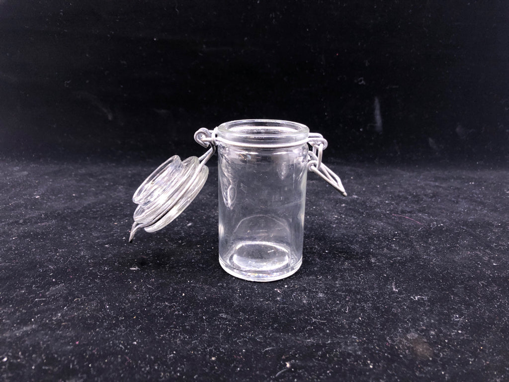 GLASS JAR W LID.