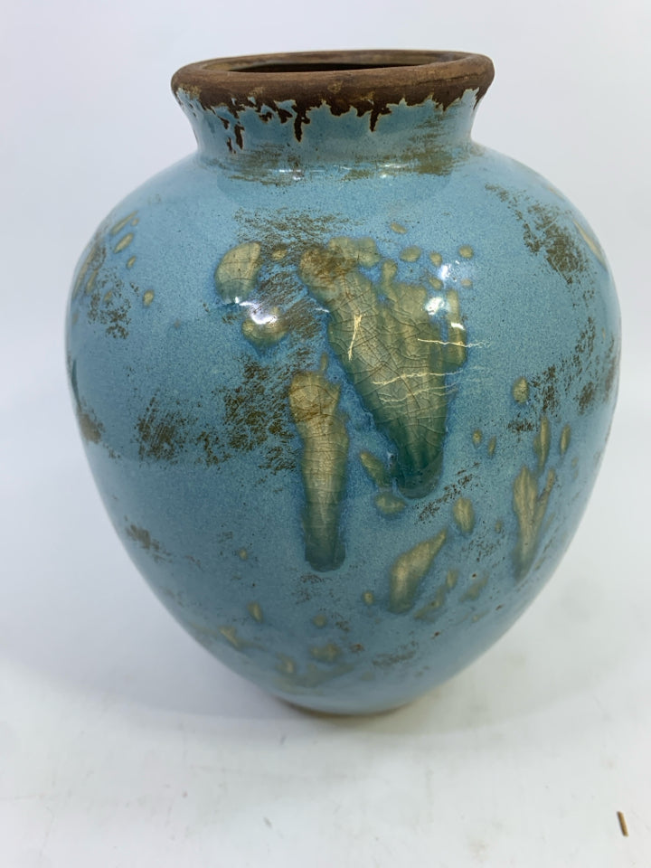 LIGHT BLUE POTTERY VASE.