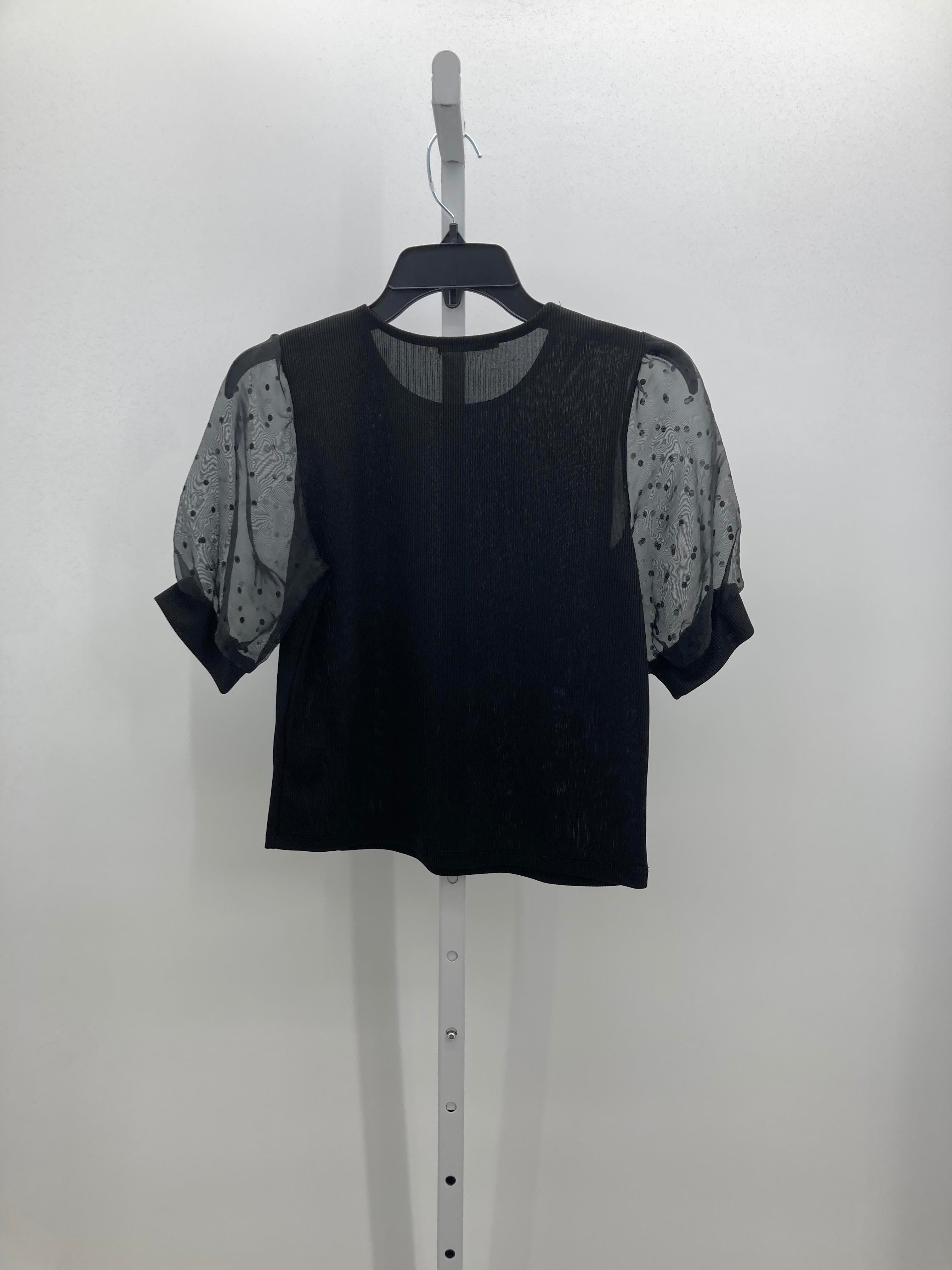 Size Medium Juniors Short Sleeve Shirt