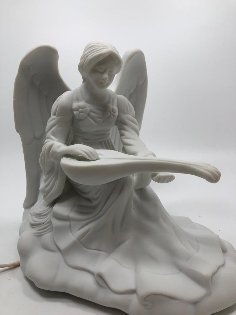 ANGEL W/LUTE LIGHT.