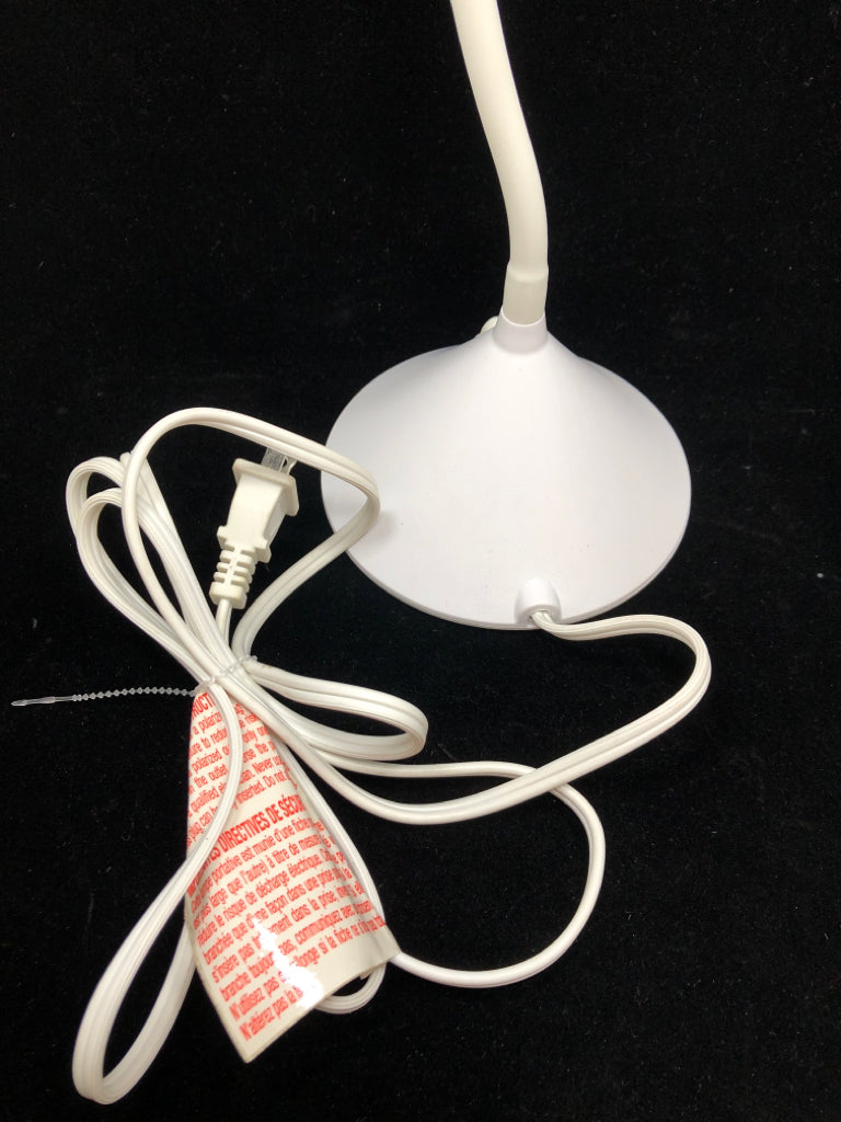 ADJUSTABLE WHITE DESK LAMP.