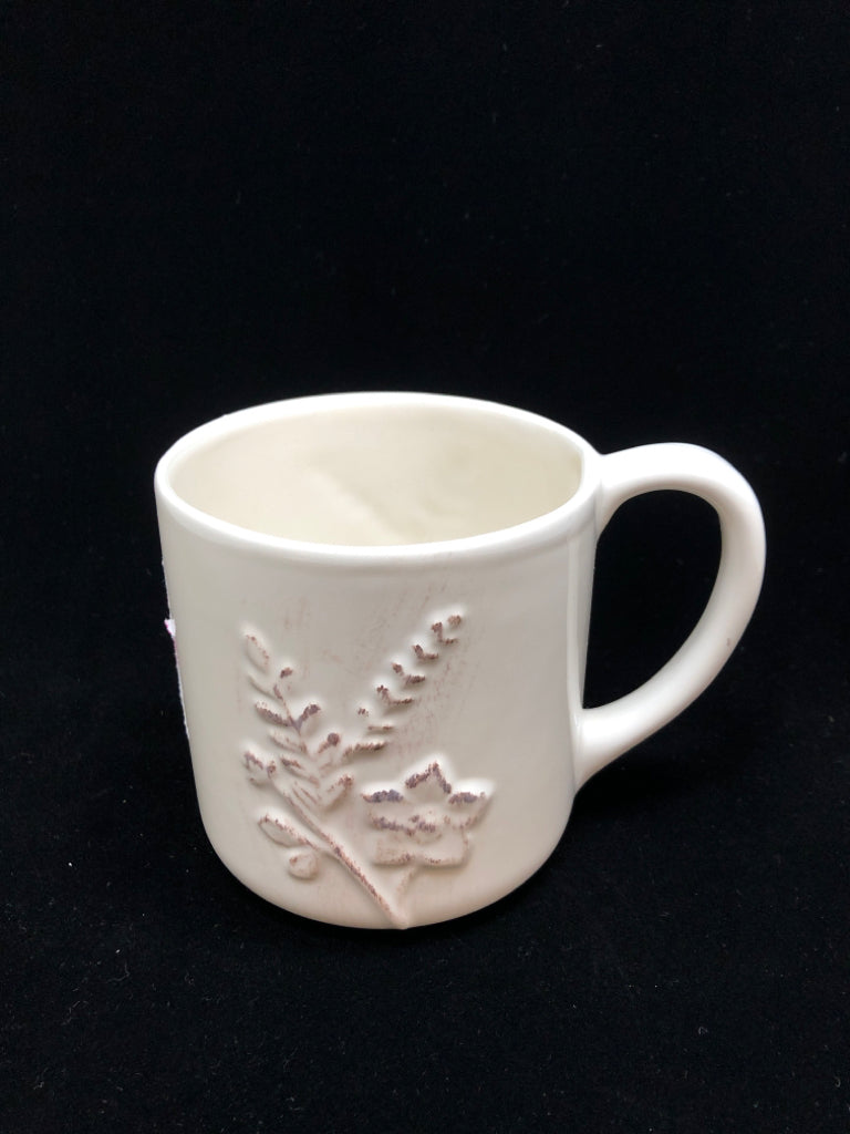 DISTRESSED-STYLE FLORAL CERAMIC MUG.