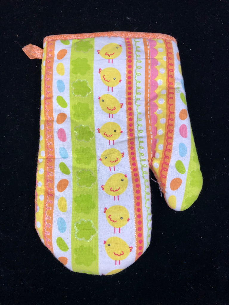 EASTER THEME OVEN MITT YELLOW CHICKS.