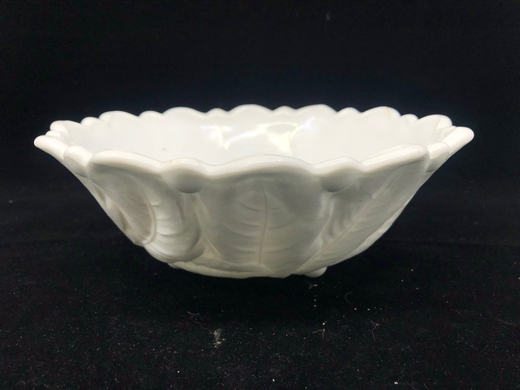 VTG MILK GLASS LEAF PATTERN SERVING BOWL.