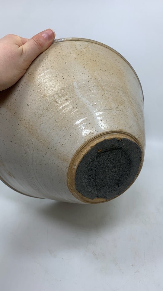 BLUE/TAN SPECKLED STONEWARE BOWL.