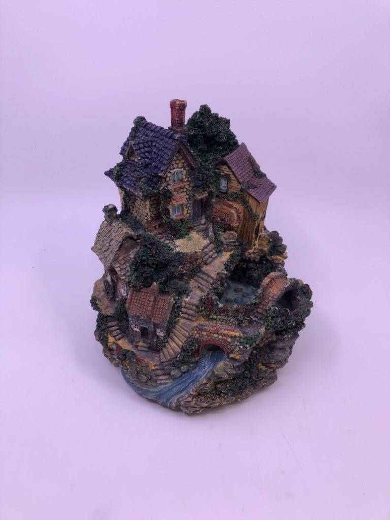 NIB MUSICAL MOUNTAIN COTTAGE WATER FOUNTAIN.