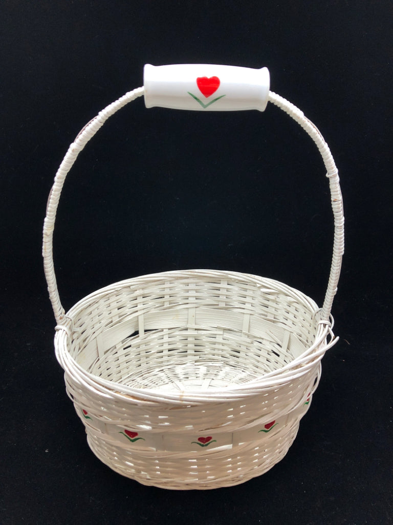 WHITE PAINTED BASKET W/ HEART FLOWER DESIGN.