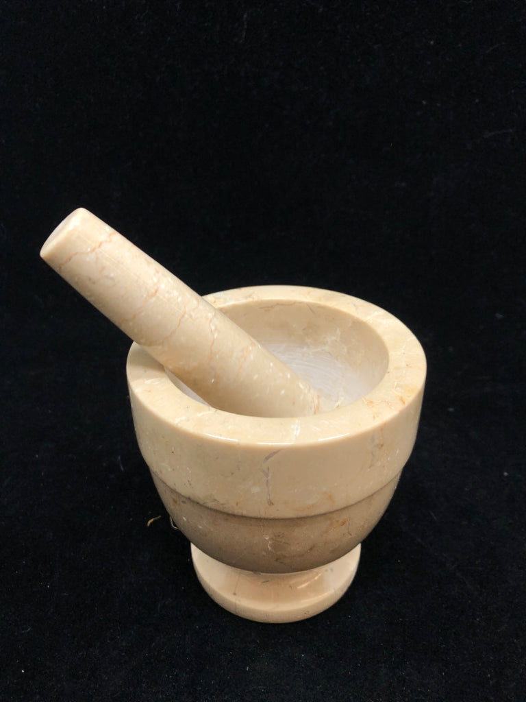 CREAM MARBLE MORTAR & PESTLE SET.
