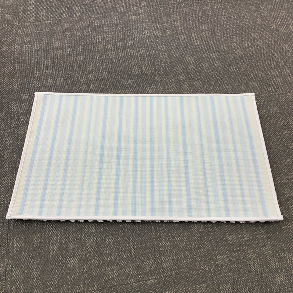 B&W STRIPE BATH MAT.