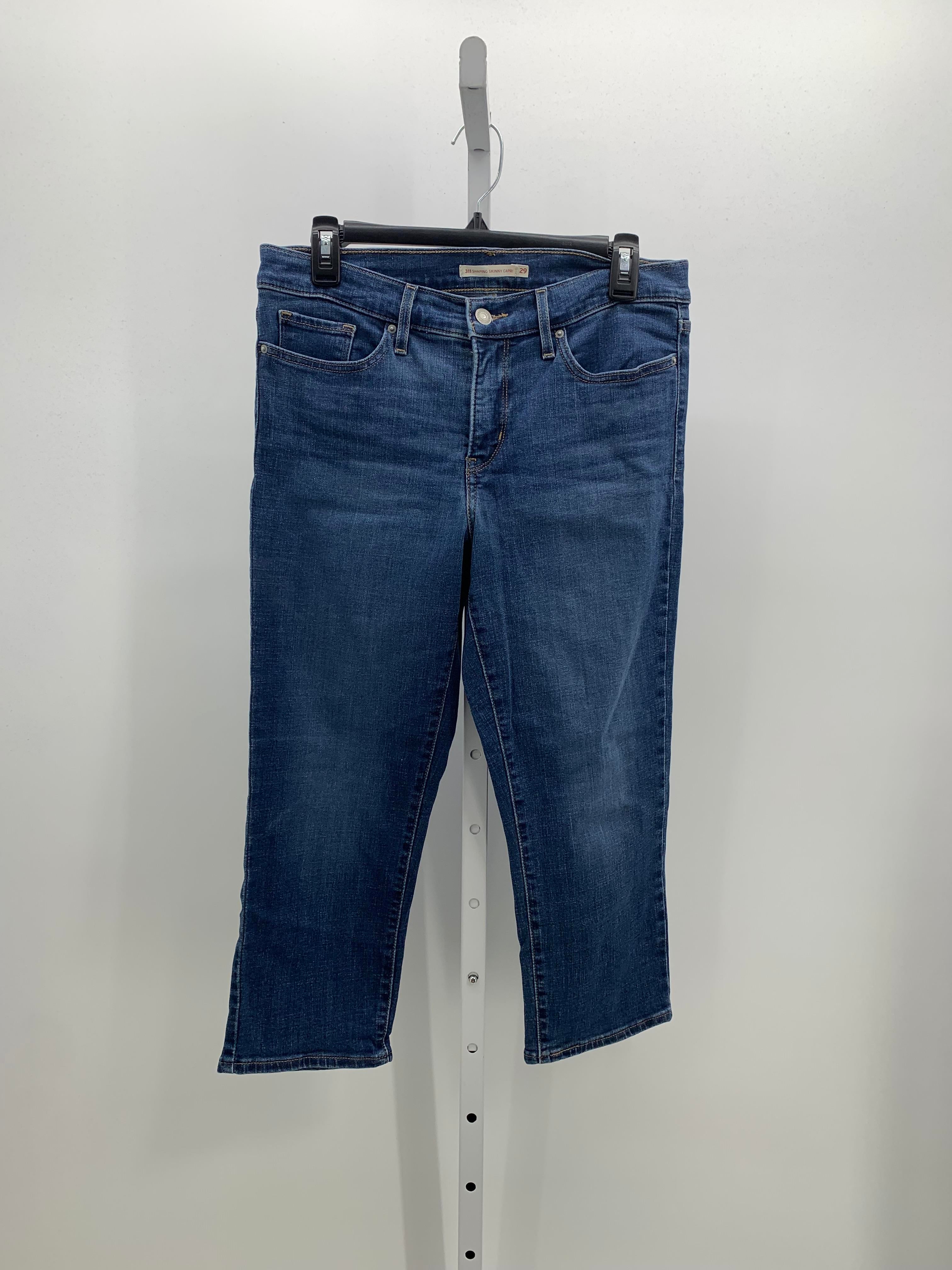 Levis Size 8 Misses Capri Pants