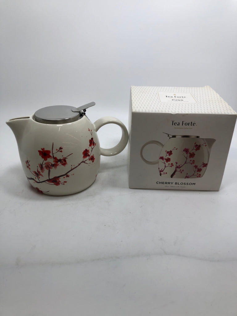 PINK FLORAL POT W/INFUSER IN BOX.