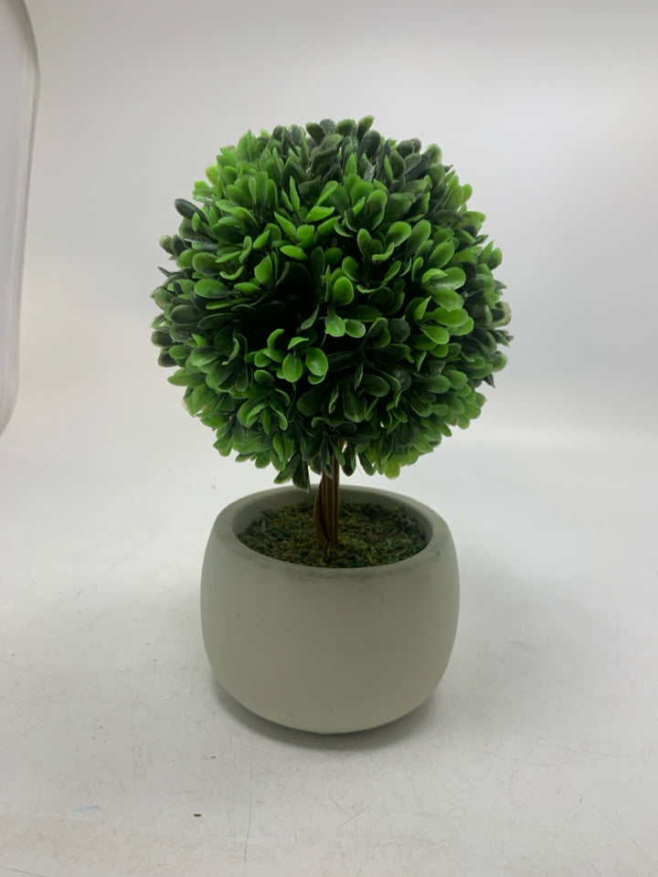 PLANTER W/ FAUX CIRCLE TREE 7.
