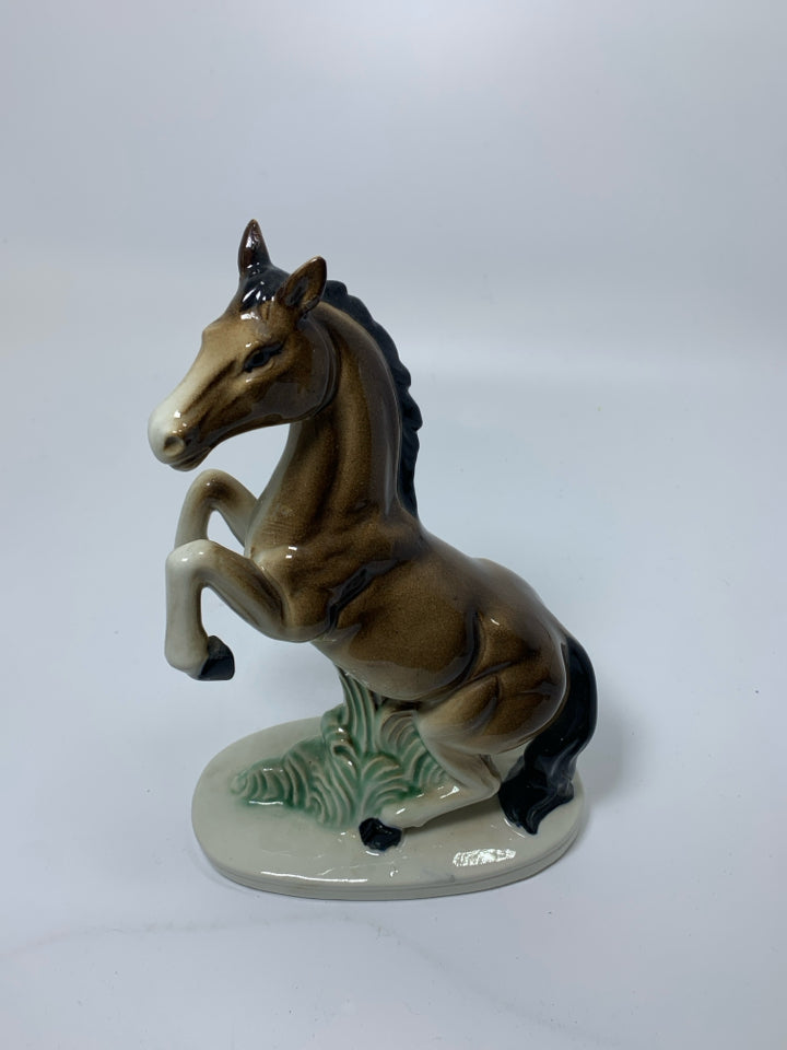 VTG HORSE STANDING UP ON BACK LEGS FERN FIGURINE.