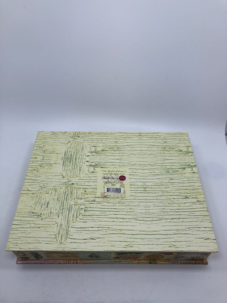 NAUTICAL THEMED STORAGE BOX.