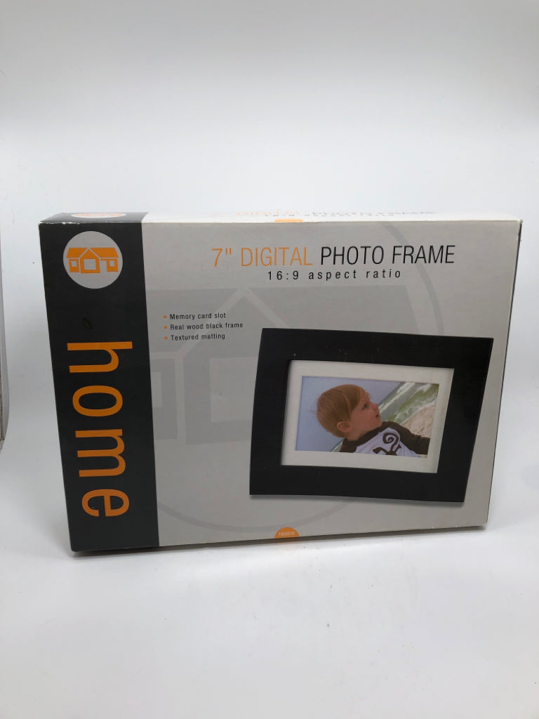 NIB HOME DIGITAL 7" PHOTO FRAME