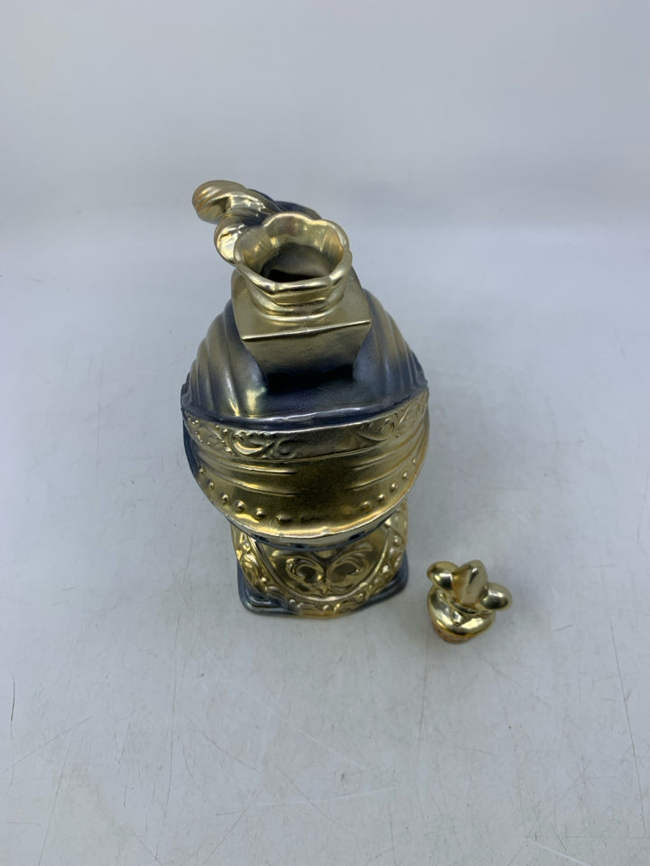 METALLIC KNIGHT HEAD MUSIC DECANTER.