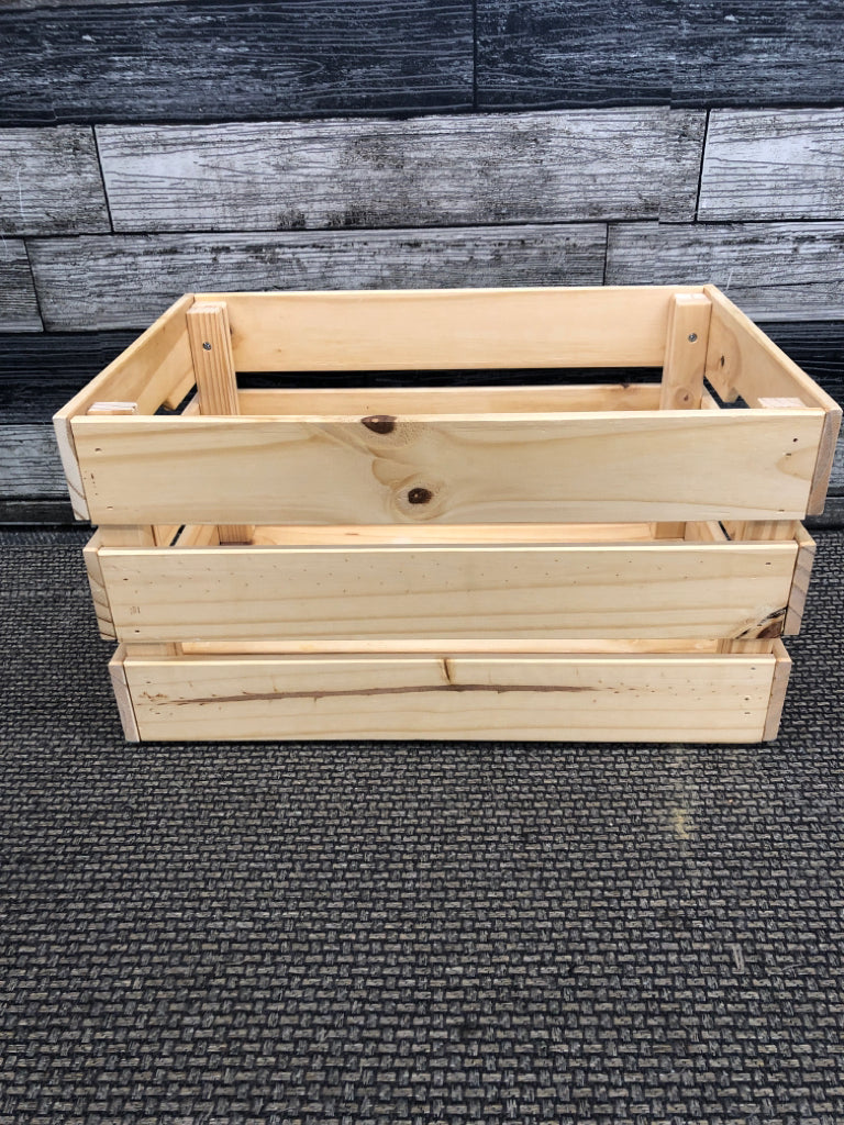 BLONDE WOOD CRATE.