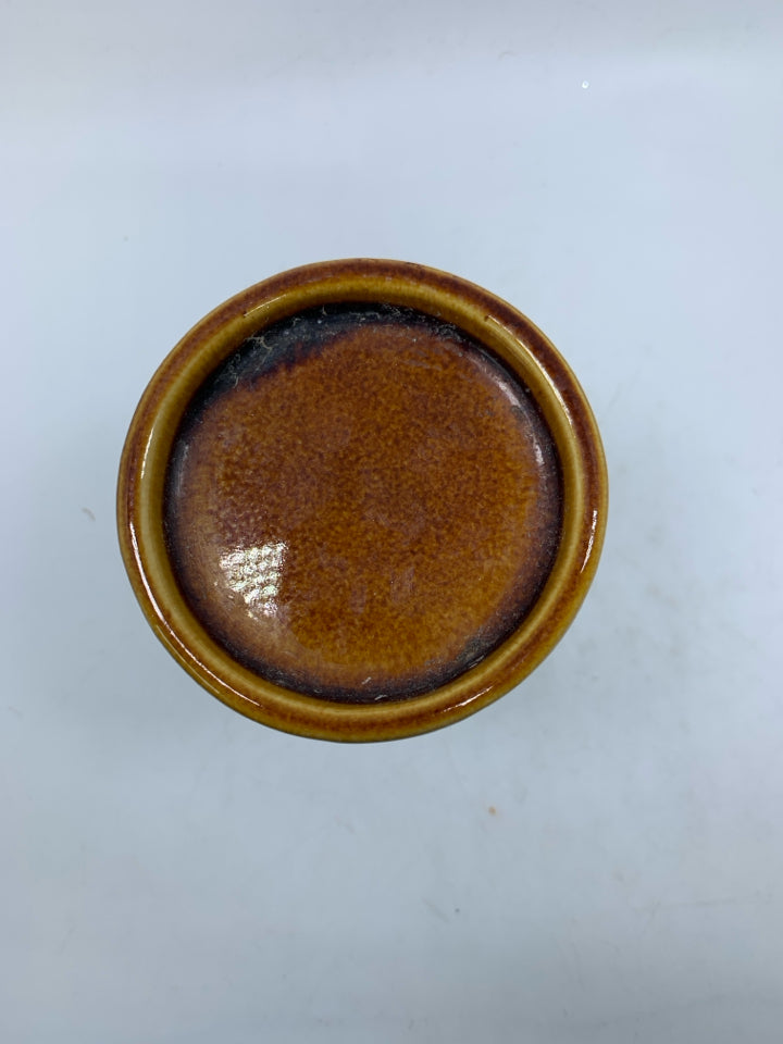 BROWN CERAMIC PILLAR CANDLE HOLDER.